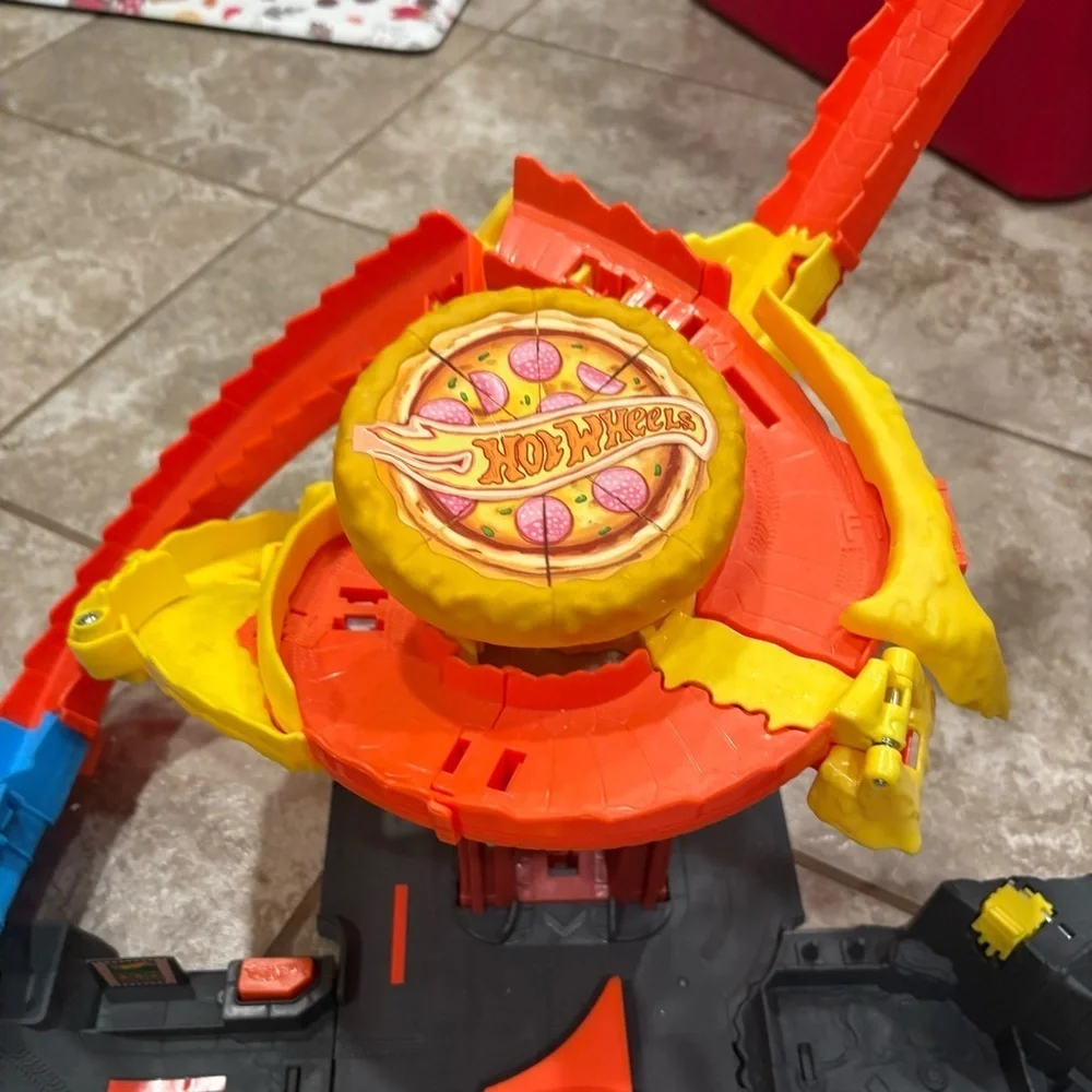 Hot Wheels City Toy Car Track Set Pizza Slam Cobra Attack Playset Snake Tail